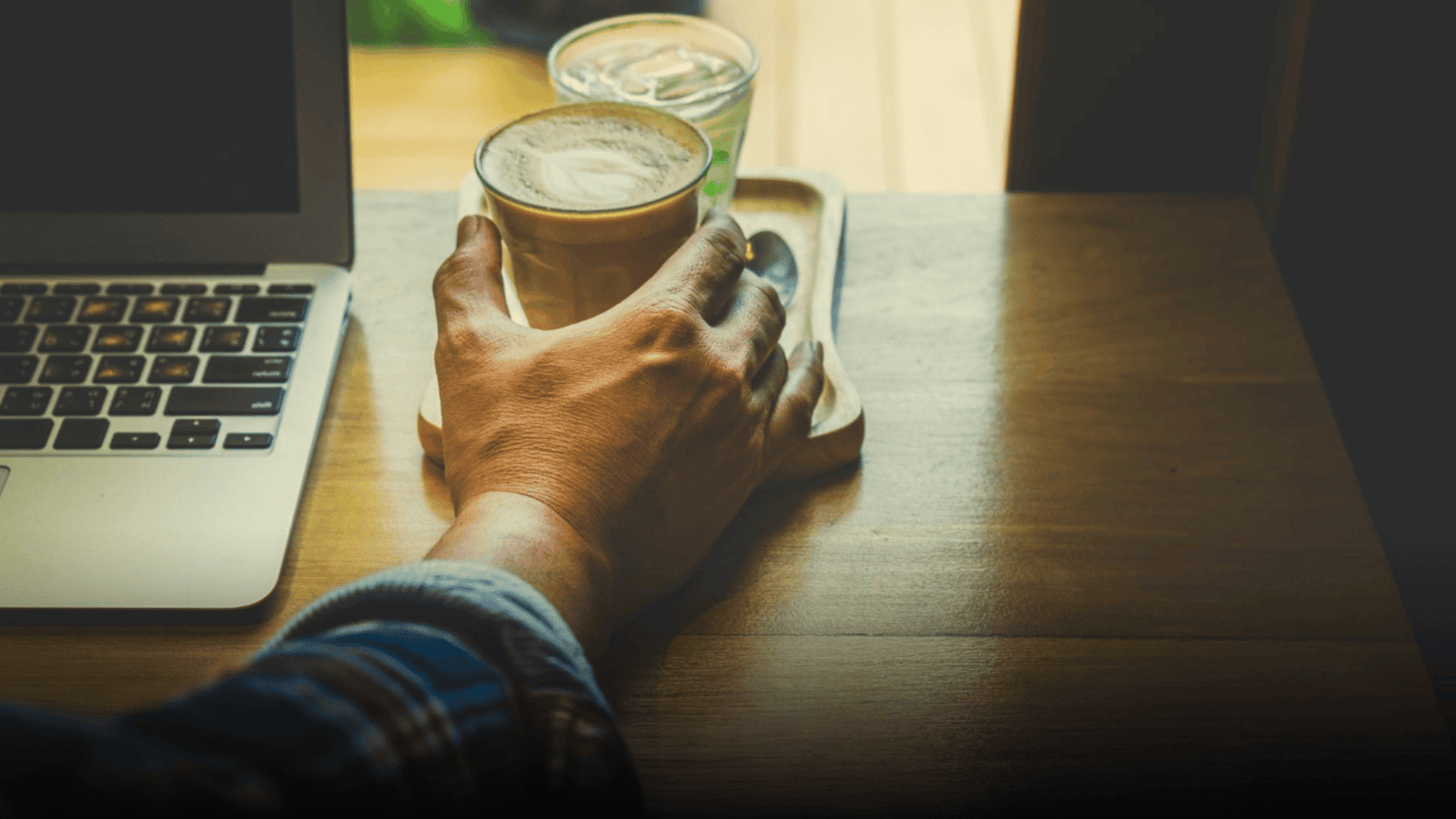 Workplace Stress Hacks: How Herbal Teas Can Be Your 3 PM Reset